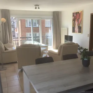 Appartement Ruim Zonnig Op 50m, Oostende